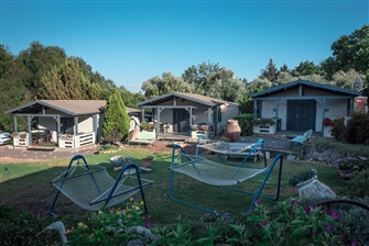 בקתות עץ אלון בקתות עץ אלון