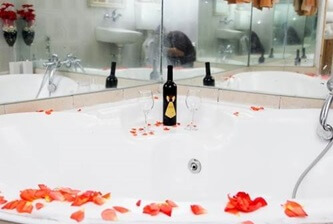 אצל רונית בג'קוזי