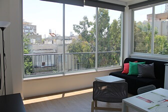 בת ים מול הים