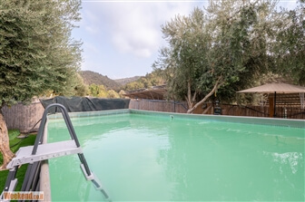 בקתות בין הרים בקתות בין הרים