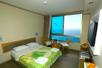 מול הים נתניה