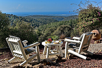 מול הרים וים