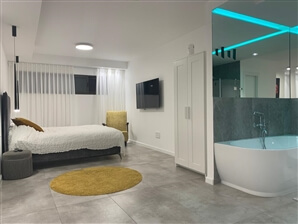 אירוח עץ הפעמונים