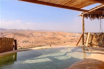 על הנוף - בקתה מאדמה