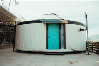 היורט בבוסתן