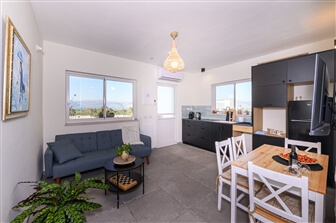 שלווה בנוף העמק בגונן