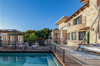 אחוזת בלוביי - Blyebay Mansion