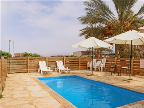 סוף העולם שמאלה - וילה מדברית בערבה סוף העולם שמאלה - וילה מדברית בערבה